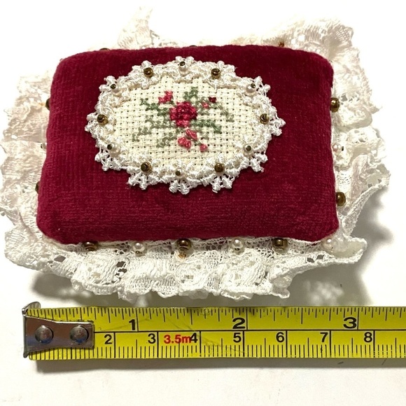 Vintage Katherine Fisher Handmade Embroidered Victorian-style Velvet Pin Cushion - Picture 11 of 12